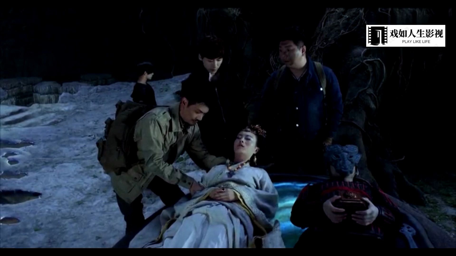 盗墓笔记:三叔刚拿出皇陵女王嘴里的宝珠钥匙,尸体瞬间腐化