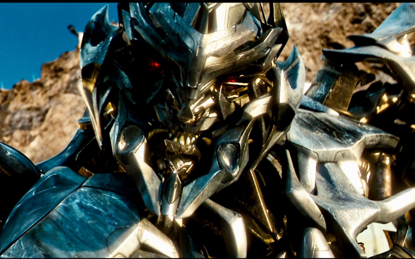 外星战机威震天