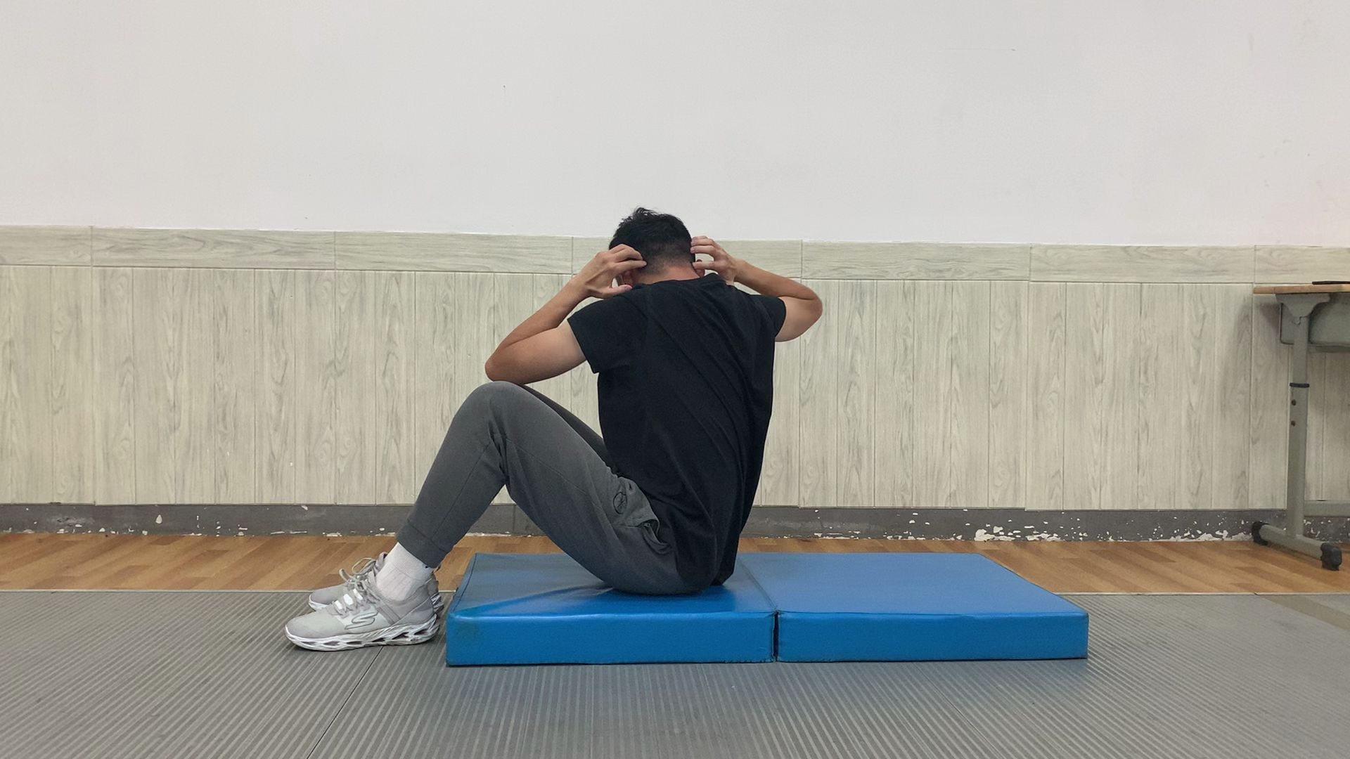 坐姿转体_哔哩哔哩 (゜-゜)つロ 干杯~-bilibili