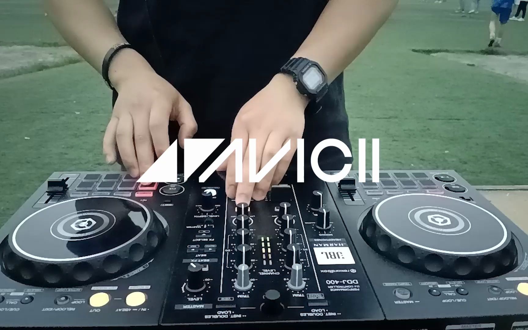 [图]用DDJ400在学校操场致敬avicii