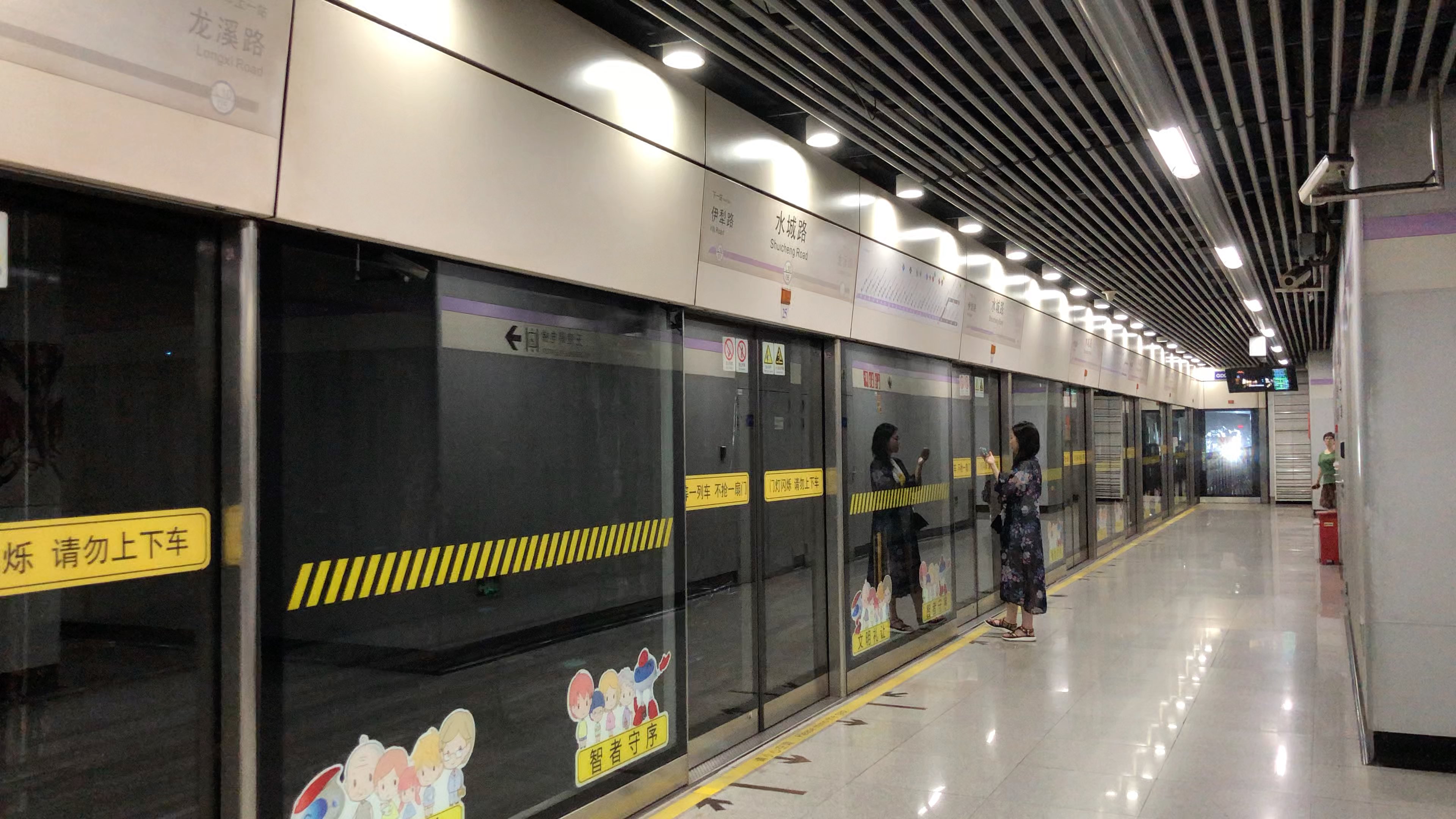 【上海地铁10号线】增购列车10a02型列车 热带鱼二世10043号车 进站