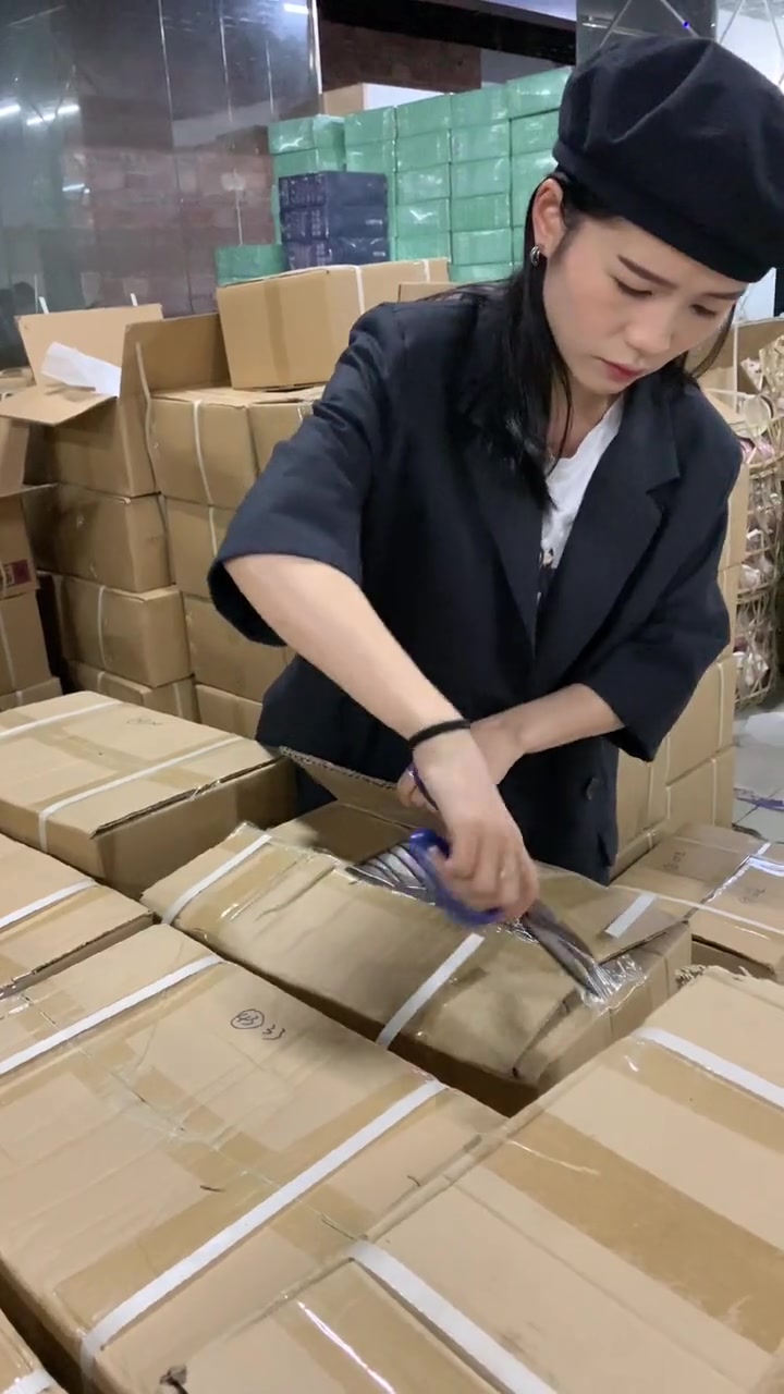 小姐姐开箱开到手软了