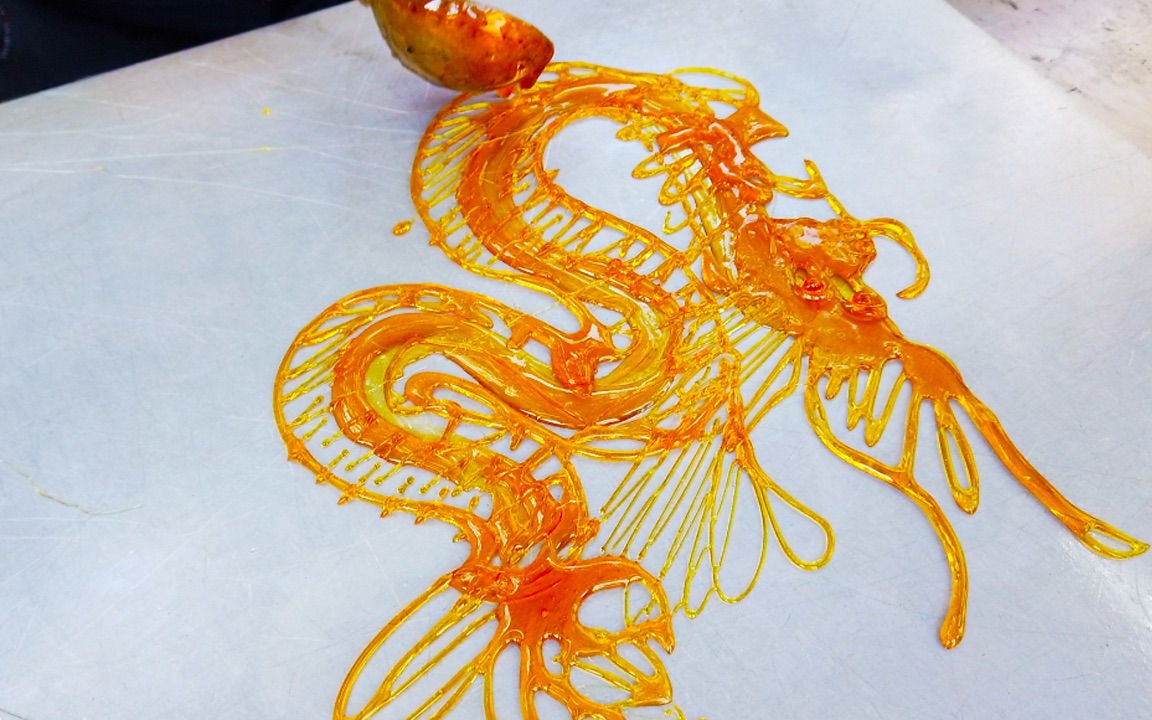 惊人的糖画大师-画龙画凤画佩琪个个栩栩如生