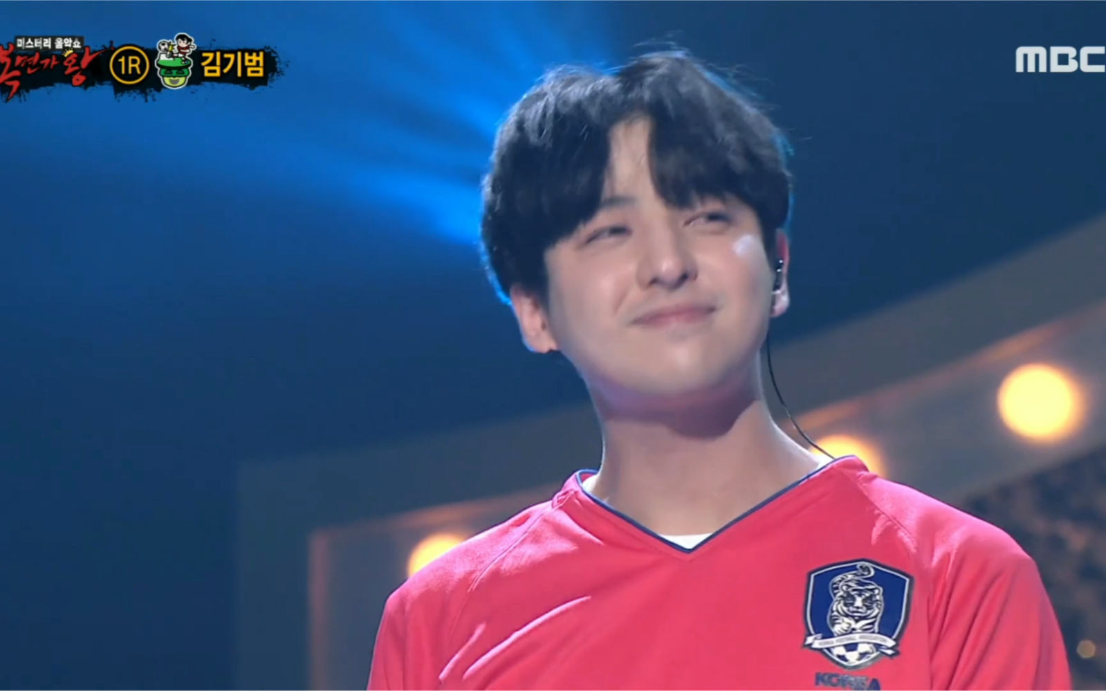 suju家族金起范你还记得那个男孩站在舞台上唱歌的样子吗2021124蒙面