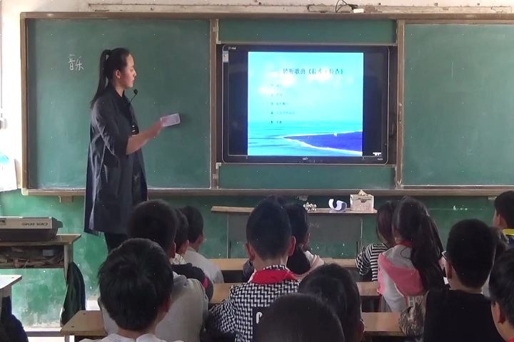 [图]湘教版_小学音乐六年级_下册第三课（演唱）拉库卡拉查-马老师_公开优质课教学视频