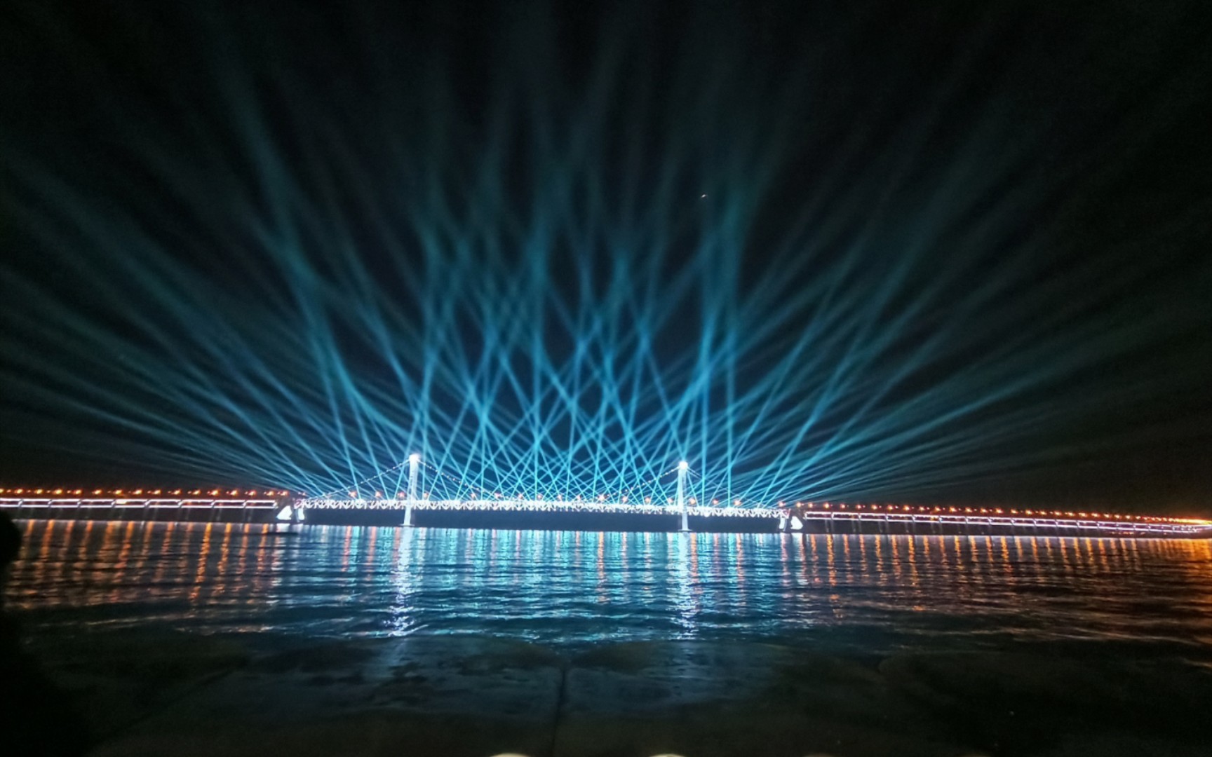 五一假期时的大连星海广场