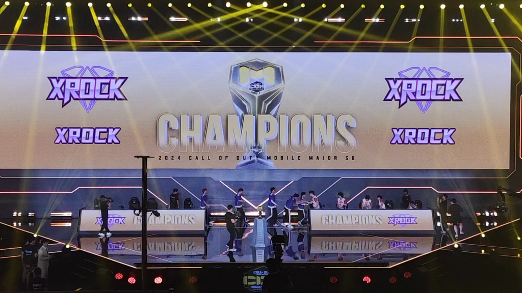 使命召唤手游大师赛s8总决赛xrock夺冠现场c位第一视角