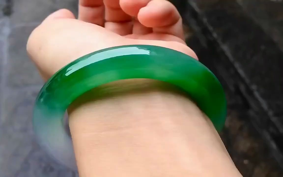 54点5高端缅甸玉镯 珍藏级冰阳绿圆条翡翠手镯天然a货