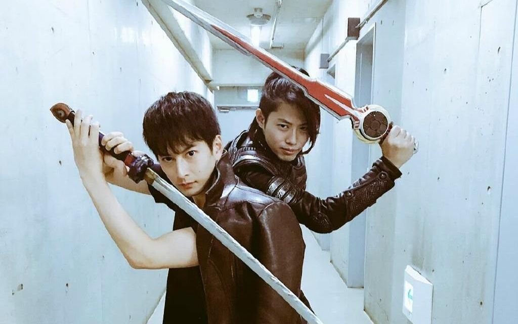 凯伽的《红白玫瑰》