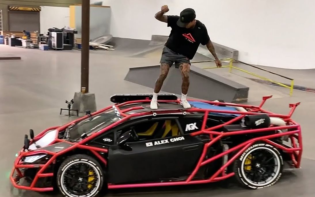 三骨木反顽童玩滑板最有钱的滑手nyjahhuston竟然借用兰博基尼跑车