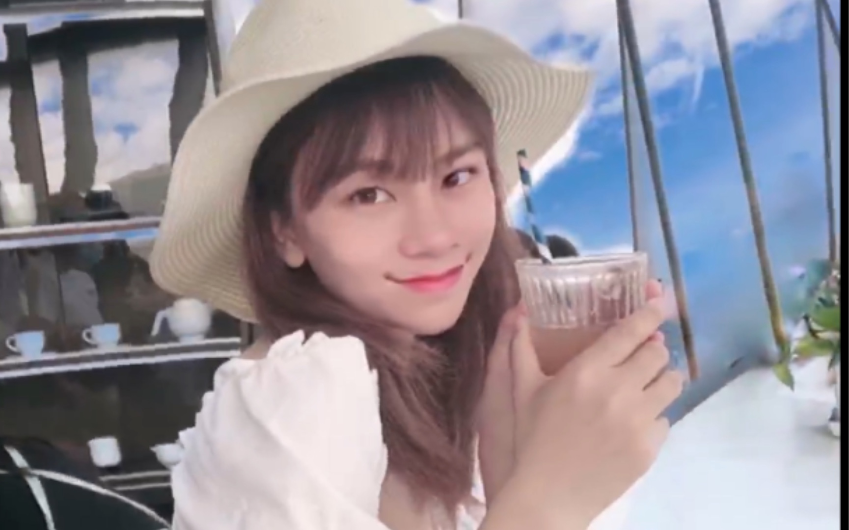 周阴婷近期名媛生活照混剪