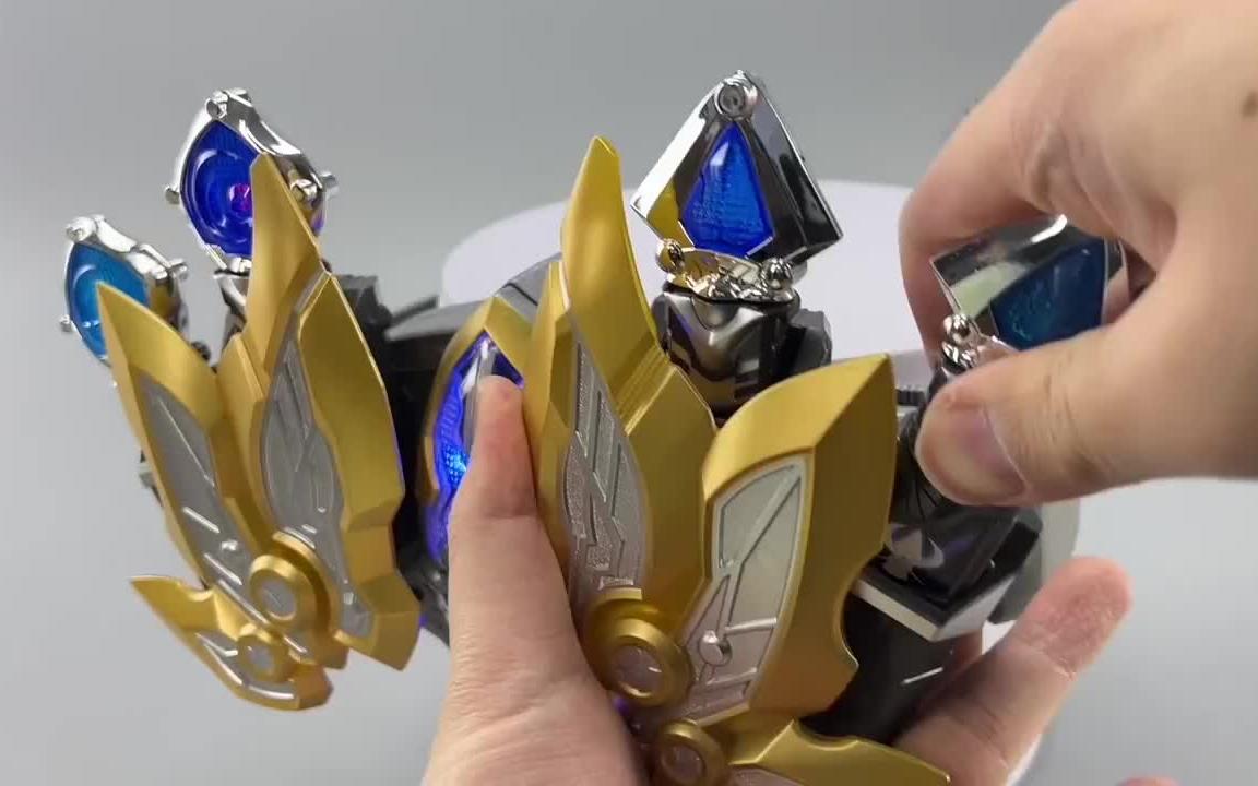 今天我们来玩玩铠甲勇士雅塔莱斯的豪华版召唤腰带! 铠甲勇士