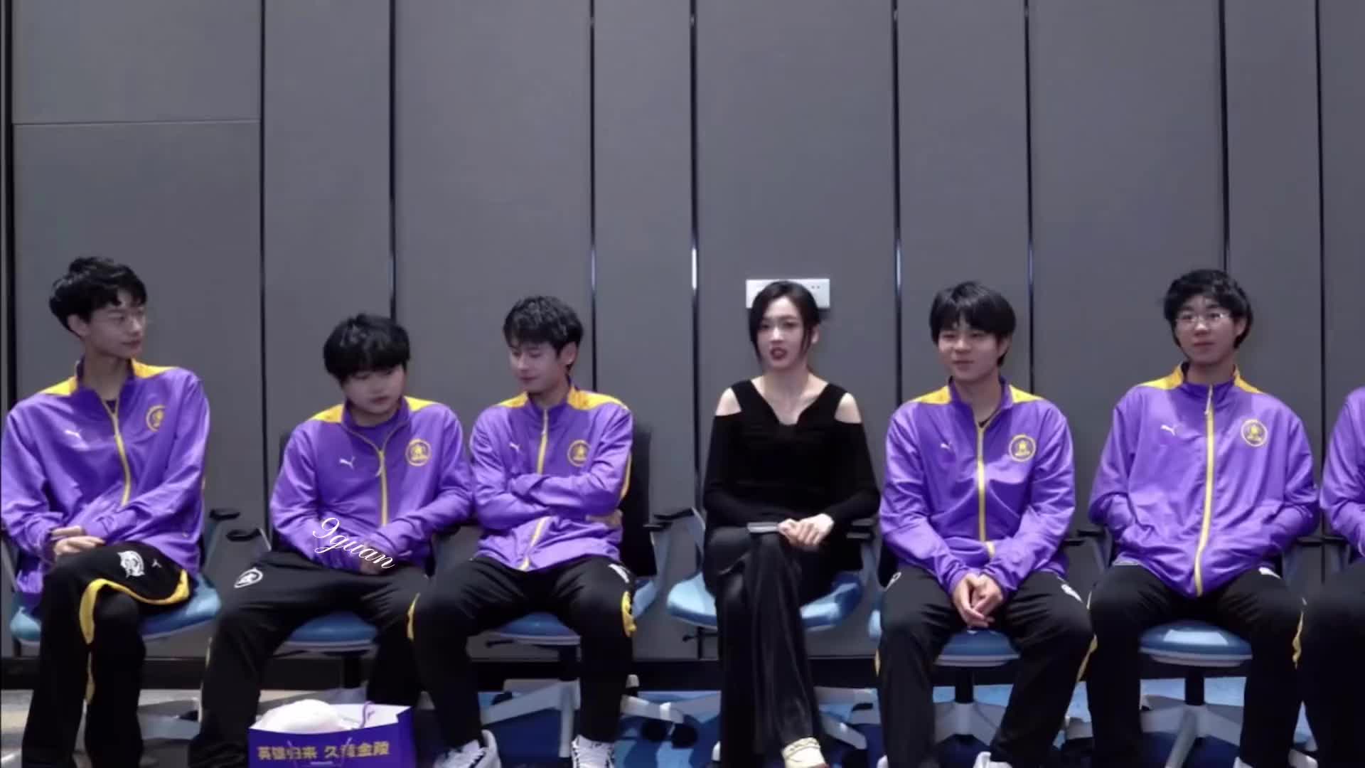 久酷:我还不想替补啊 休想给我挖坑#南京hero无畏 #南京hero久酷