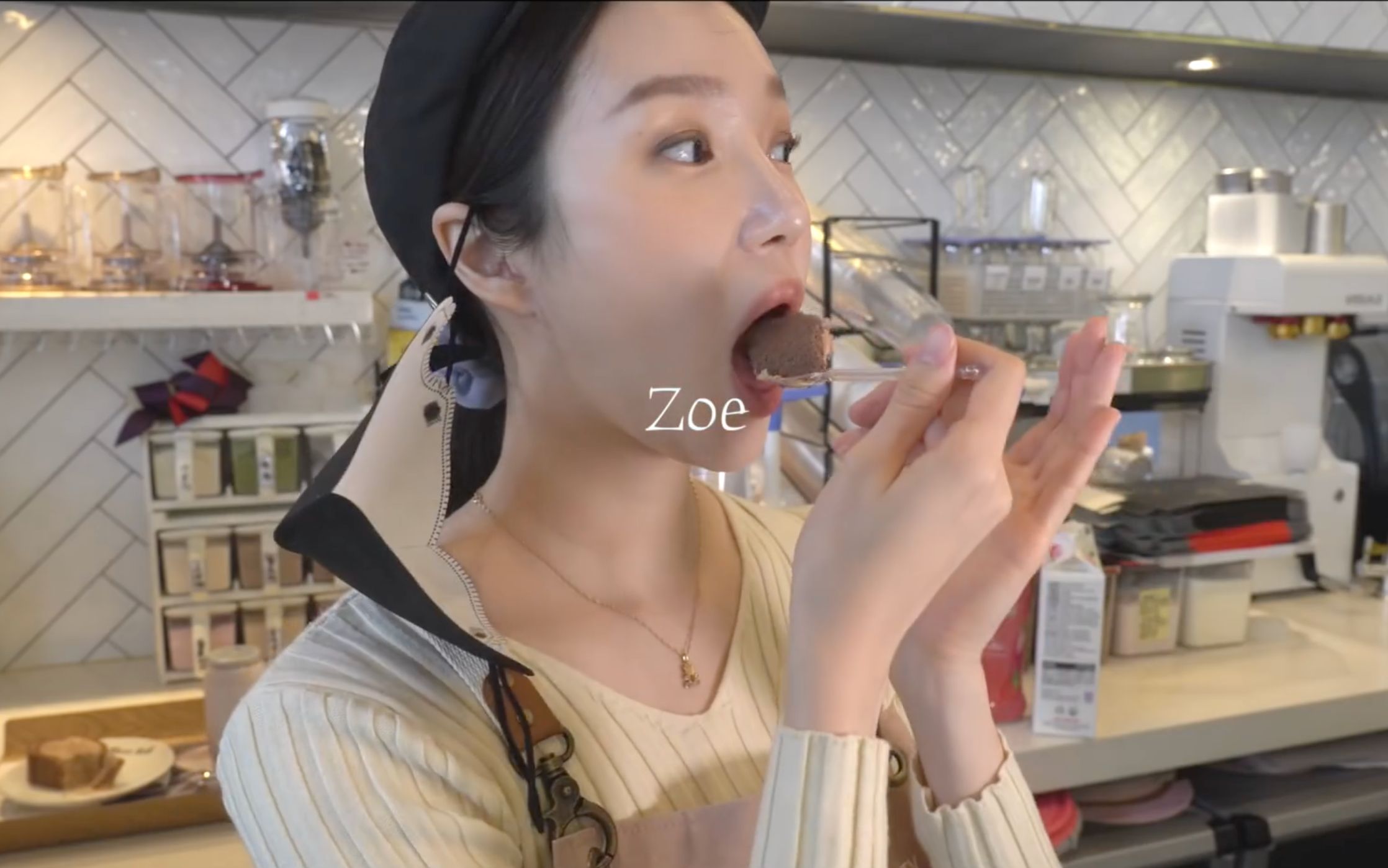 【Zoe/VLOG】2021.3.28cafe vlog~/蓝莓拿铁ⷧ‰›奶冰淇淋ⷮ‹巧克力卷/自制英译更/⛽️翻译哔哩哔哩bilibili