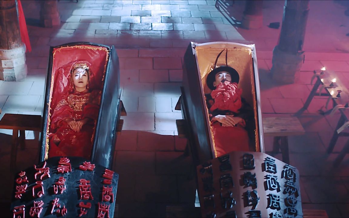 男子走夜路撞见鬼娶亲误打误撞自己成了鬼新郎这下完了