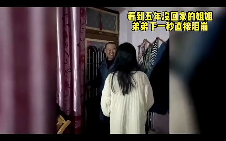 [图]2.盘点全网姐弟情深的感人瞬间。明明是亲密无间的亲人，长大了确成了亲戚！