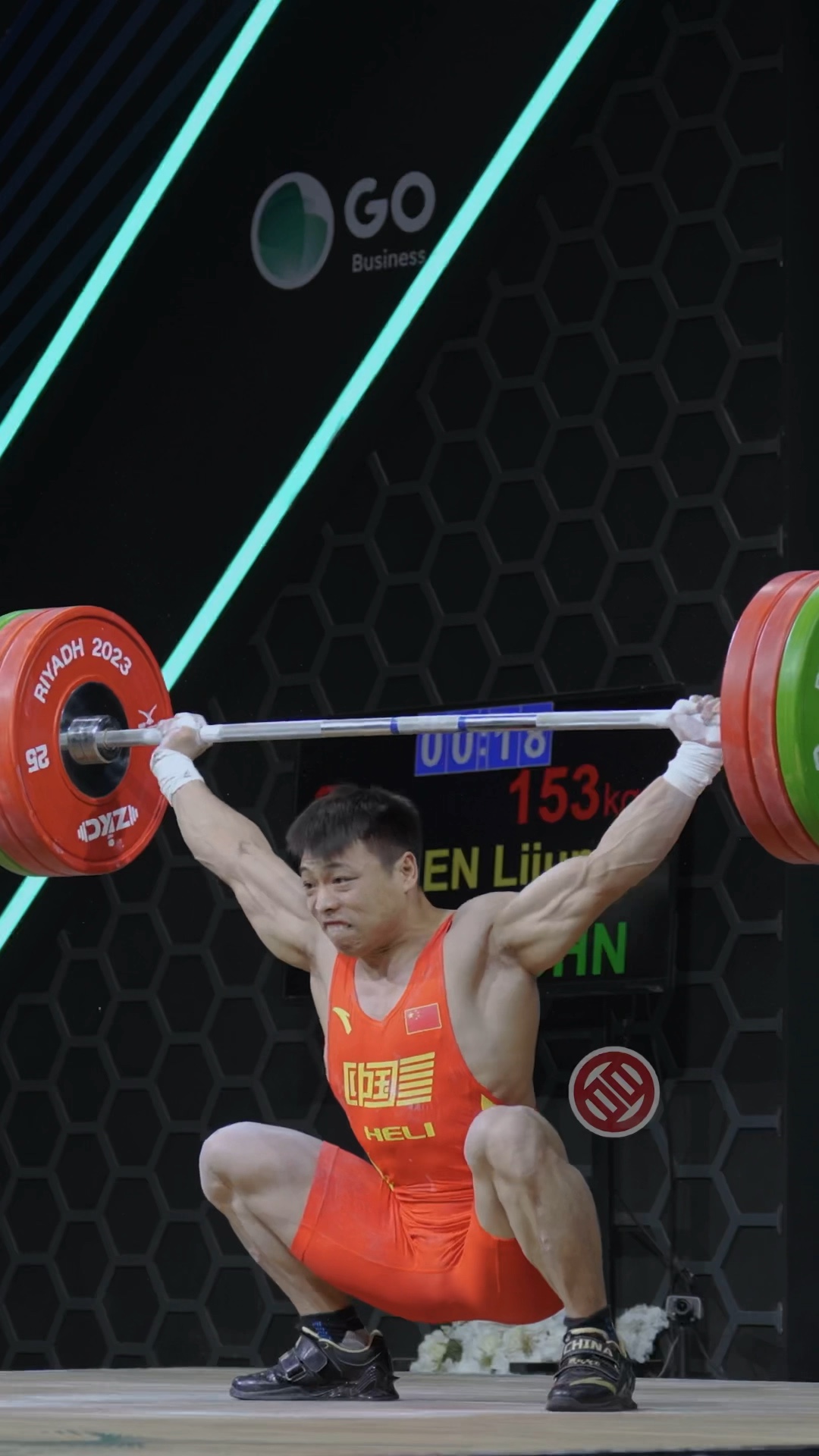 谌利军(67kg)抓举153公斤拿下抓举金牌.