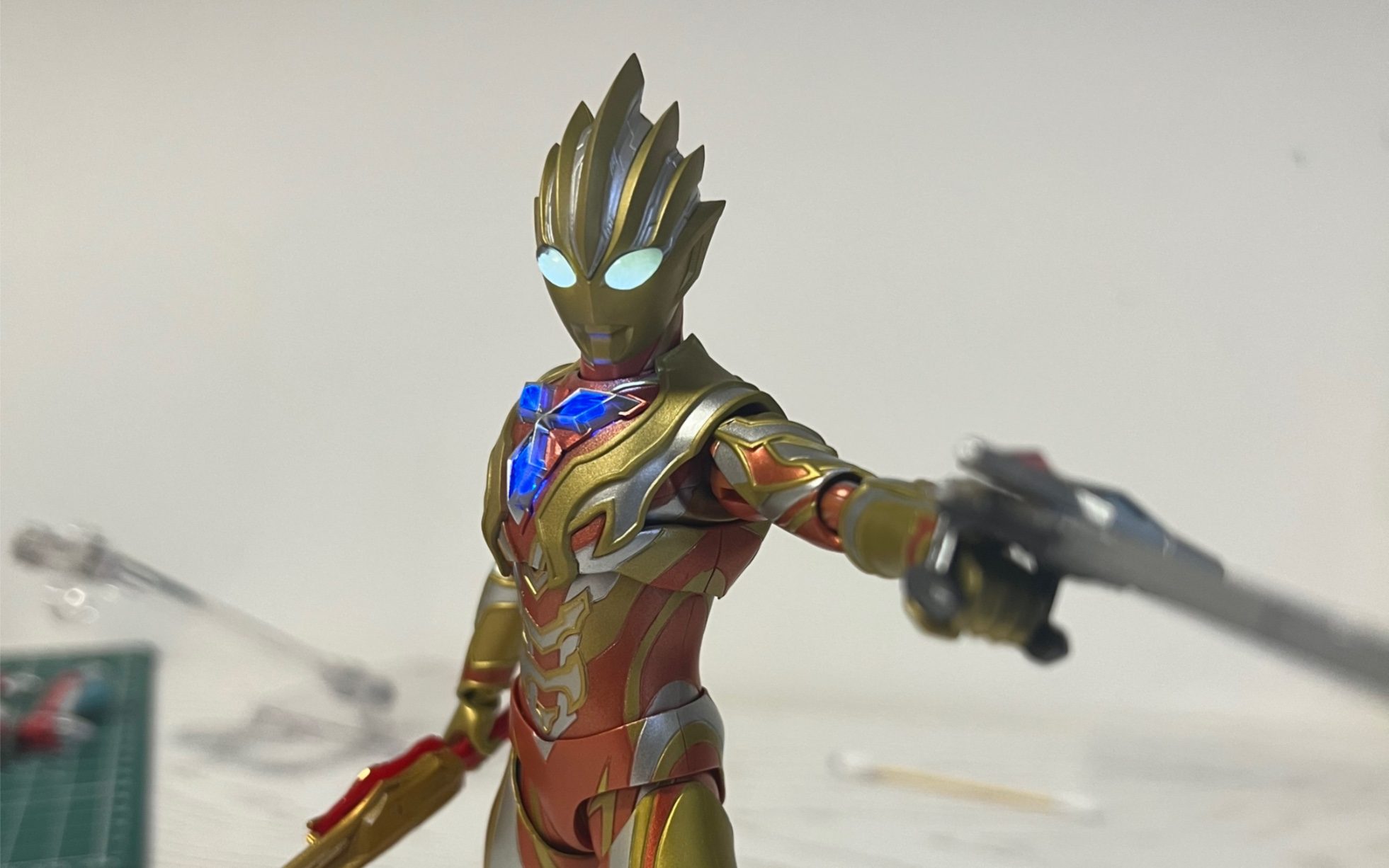 万代闪耀特利迦shf奥特曼加灯