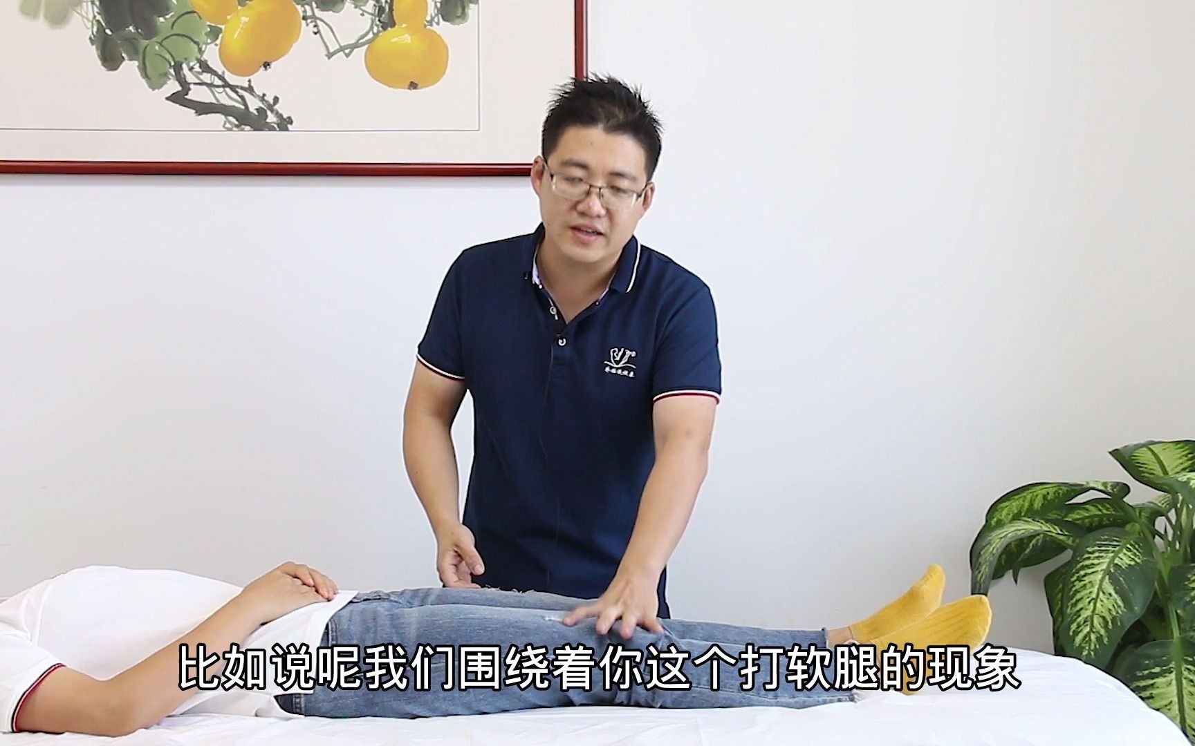 走路的时候突然膝盖一弯，“打软腿”这是什么情况，缺钙吗？