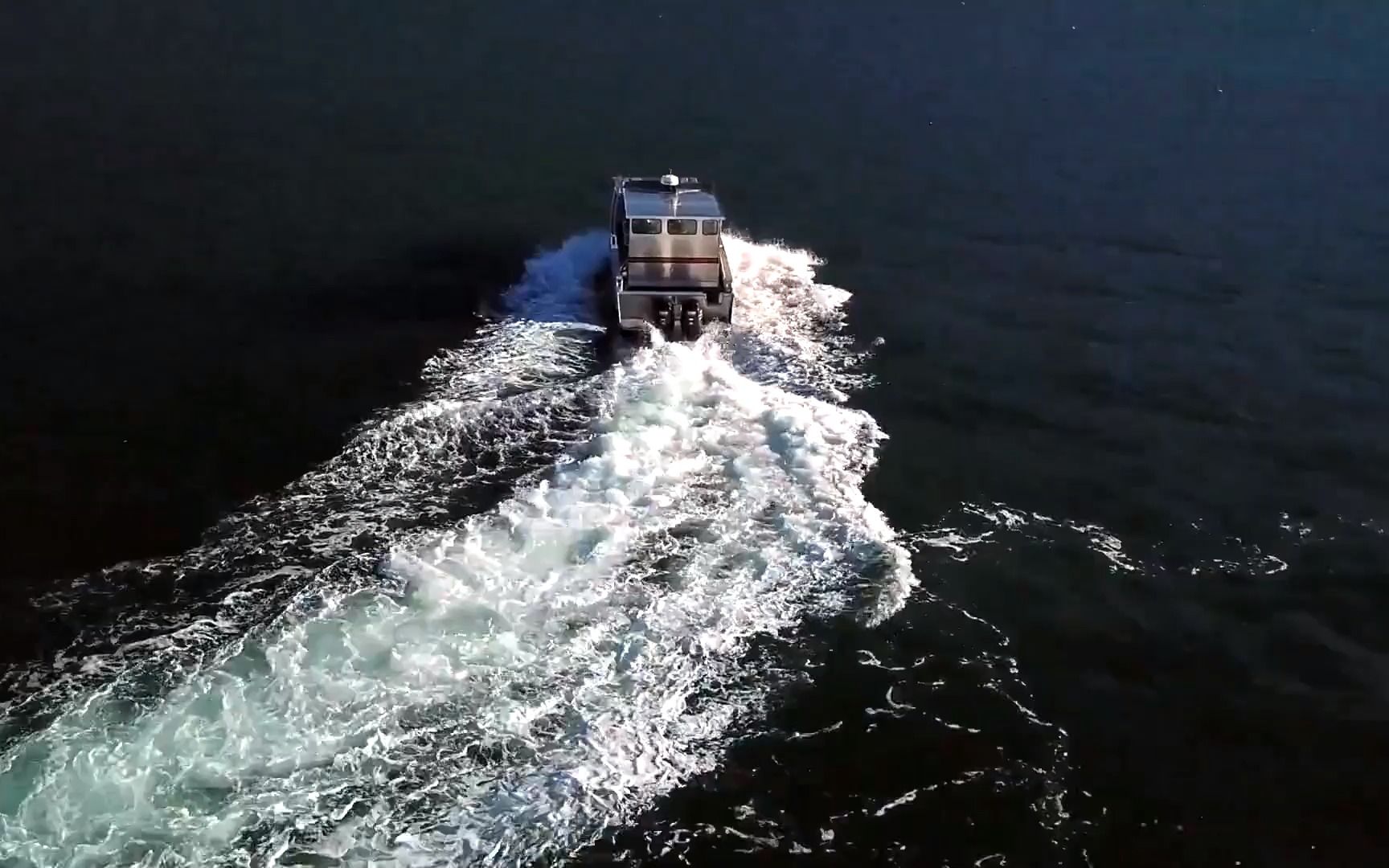 可以独立行走的"两栖船",就像长了脚一样,这是什么原理?