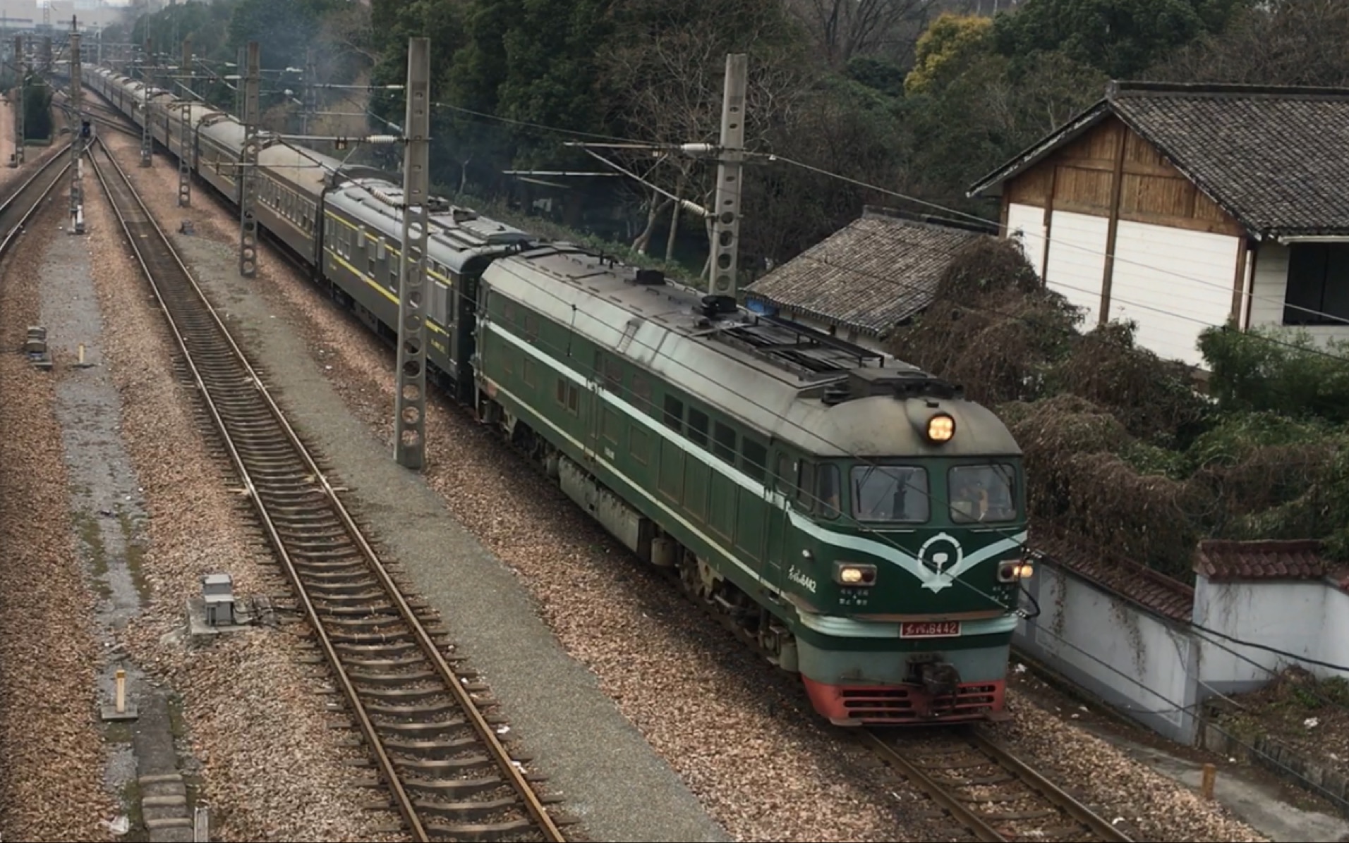 {中国铁路}临客k5608次 通过沪昆绕行线金衙庄 df4b6442_哔哩哔哩 (゜