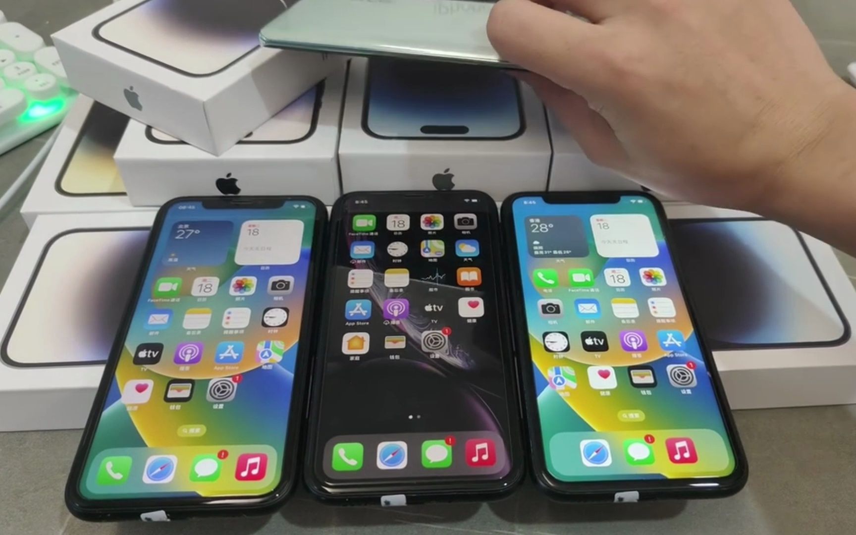 店里搞活动 十台iphone14por抽几个粉丝送啦 三连投币评论 可免费得