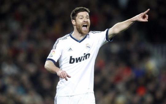 阿隆索-大师惊人的长传球HD-爱哔哩(bilibili视频