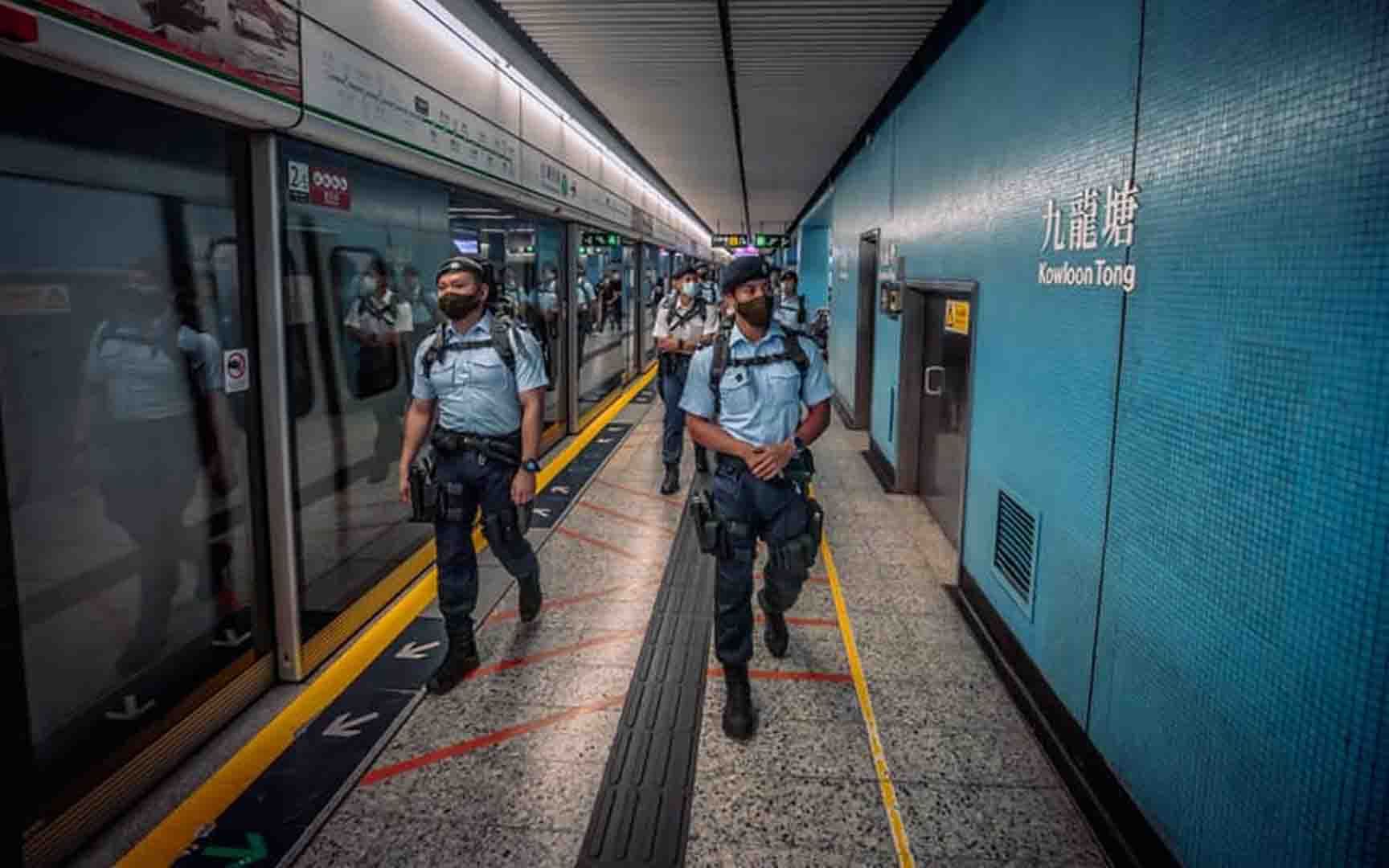 严阵以待!香港反恐特勤队首度派出便装警员 在港铁站及法院巡逻哔哩哔哩bilibili