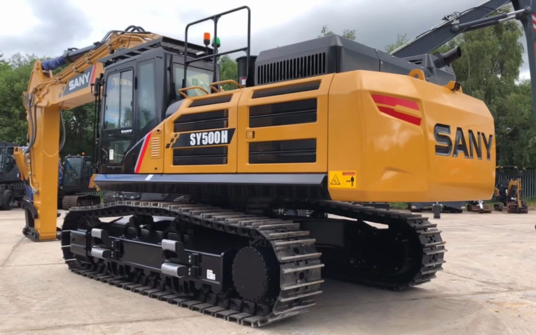 三一sany sy500h 新挖掘机到货英国_哔哩哔哩_bilibili