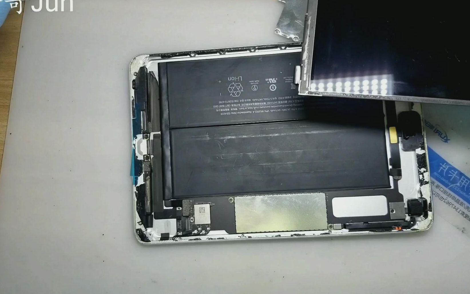 活动作品ipadmini2换外屏把主板触摸座搞坏了不要紧一修哥教大家怎么