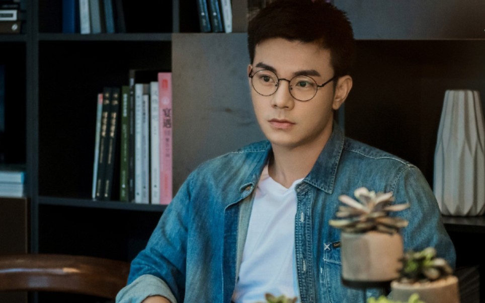 李感斯文败类眼镜篇咱就是说人好看什么风格都能驾驭住都别有味道