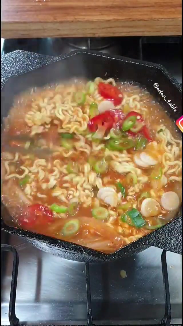 ins上韩国网红煮泡面