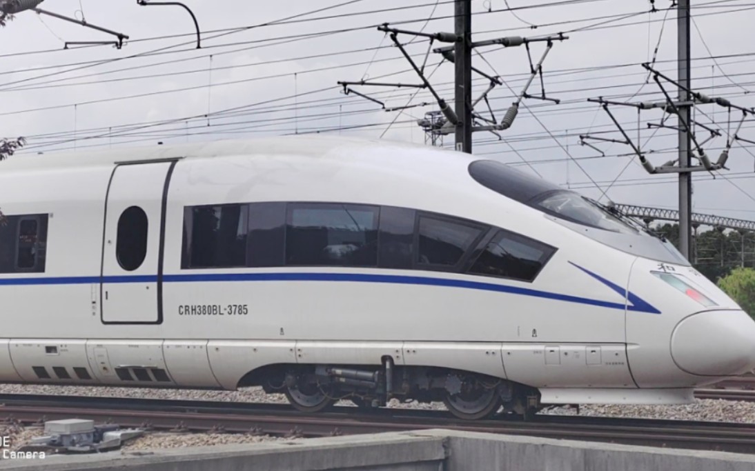 沪宁城际铁路,上海虹桥开往亳州南的g7164次列车出苏州站交汇进站的g