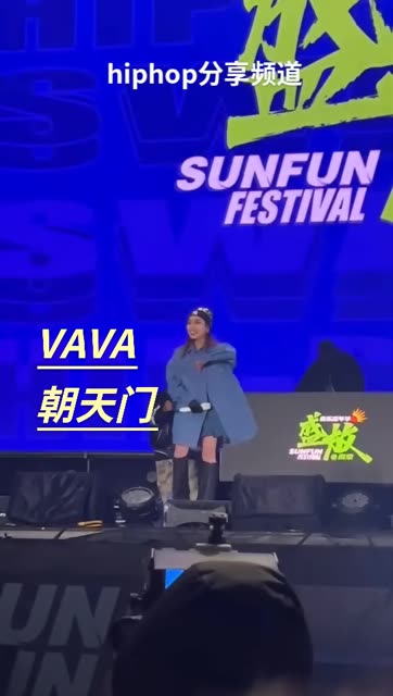 不仅吃了盖哥的蛋糕 连盖哥的歌都开始了 突发演出事故!VaVa现场翻唱GAI《朝天门》片段救场! ”我喜欢在丛林里面抢肉吃“哔哩哔哩bilibili