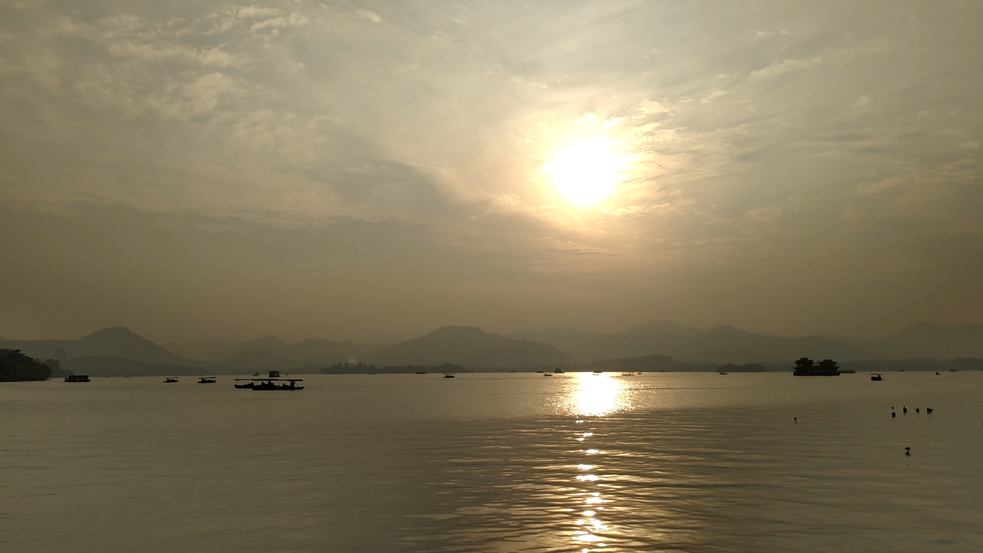 晨曦微光,日照金山 杭州西湖美景