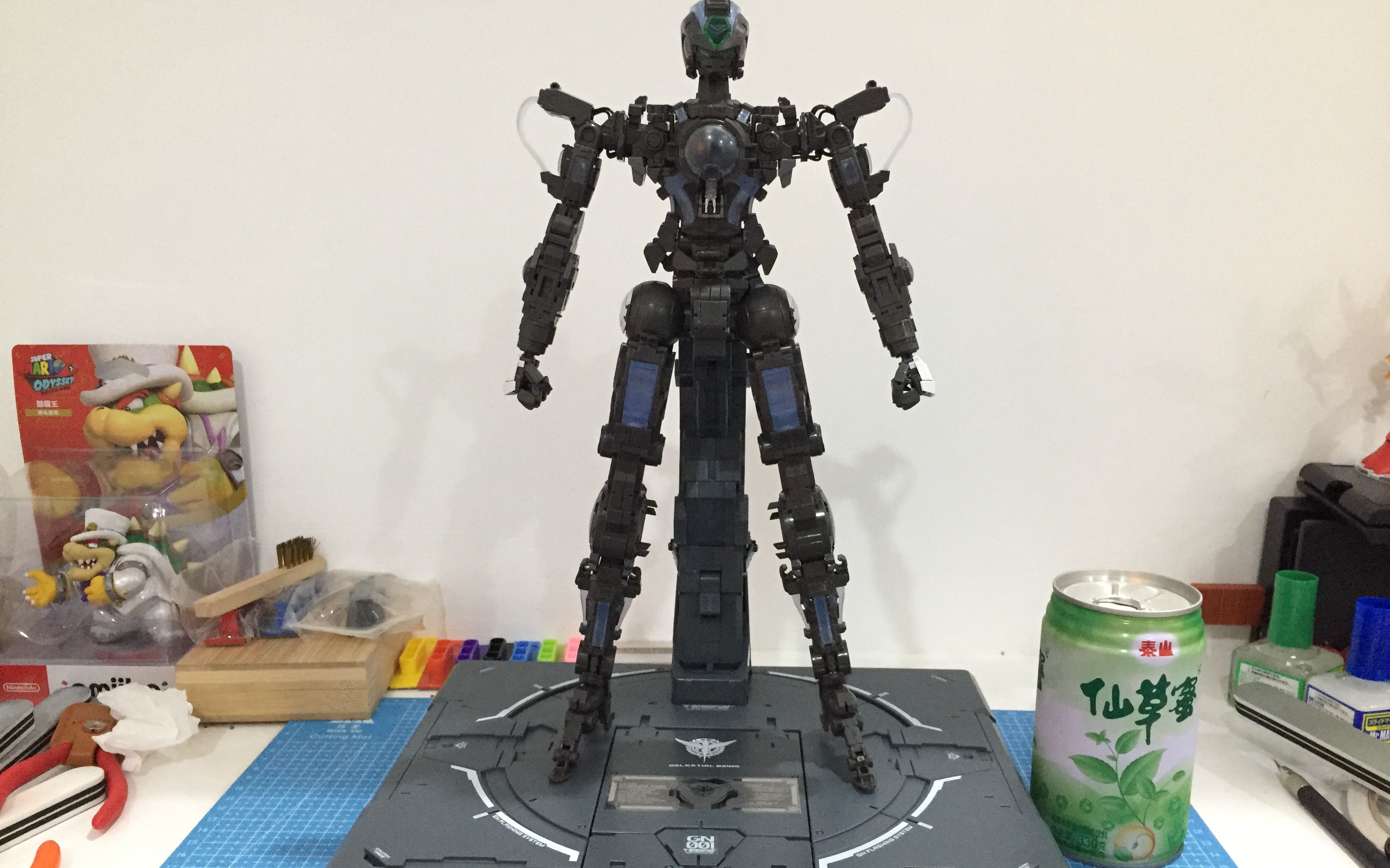 万代pgexia能天使高达00骨架素组灯组效果展示