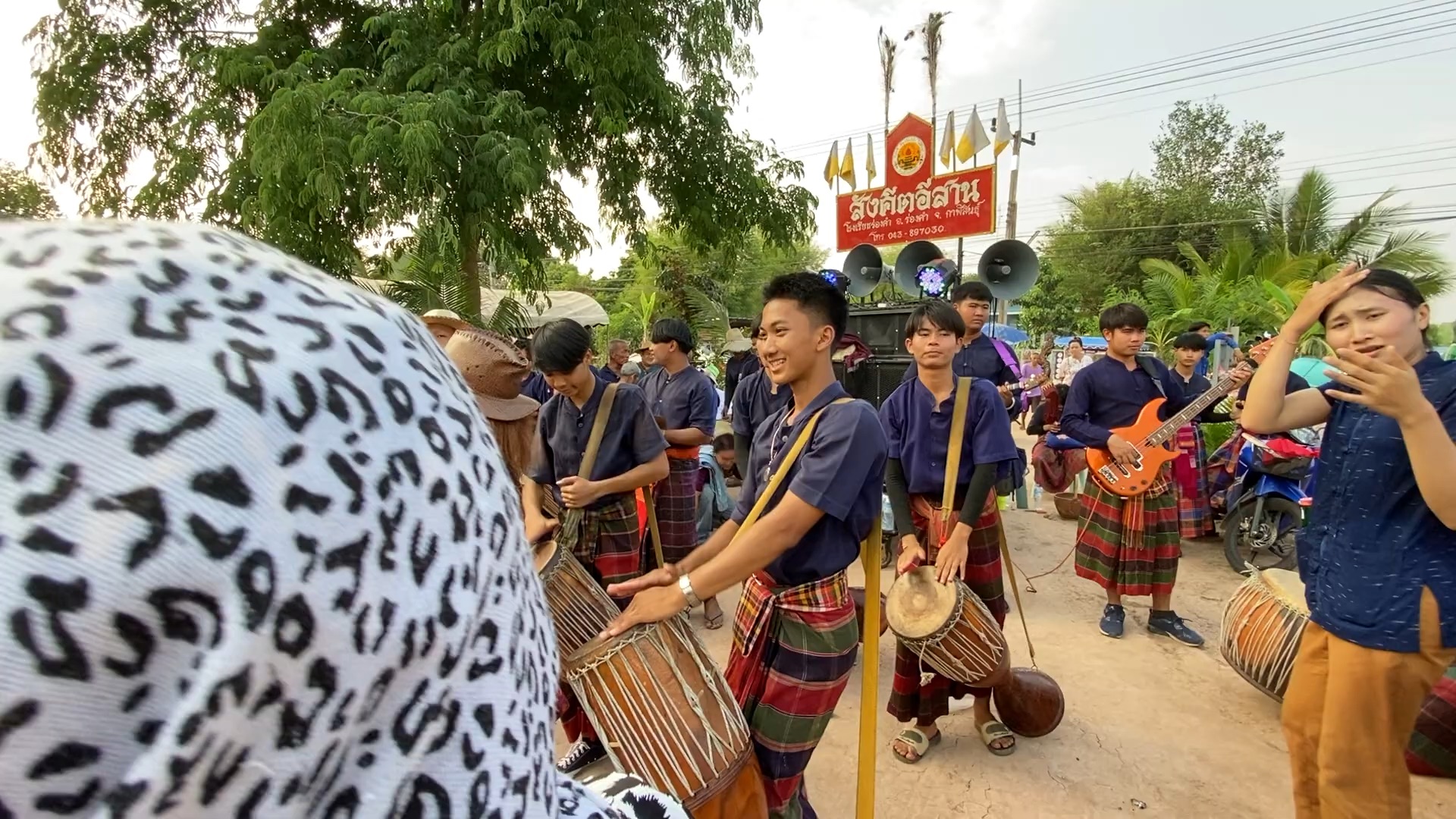 [图]บรรเลงช่วงท้ายบ้านเจ้าภาพ ลายศรีโคตรบูรณ์+จำปาศรี+เต้ยพุทไธสง 伊桑文化