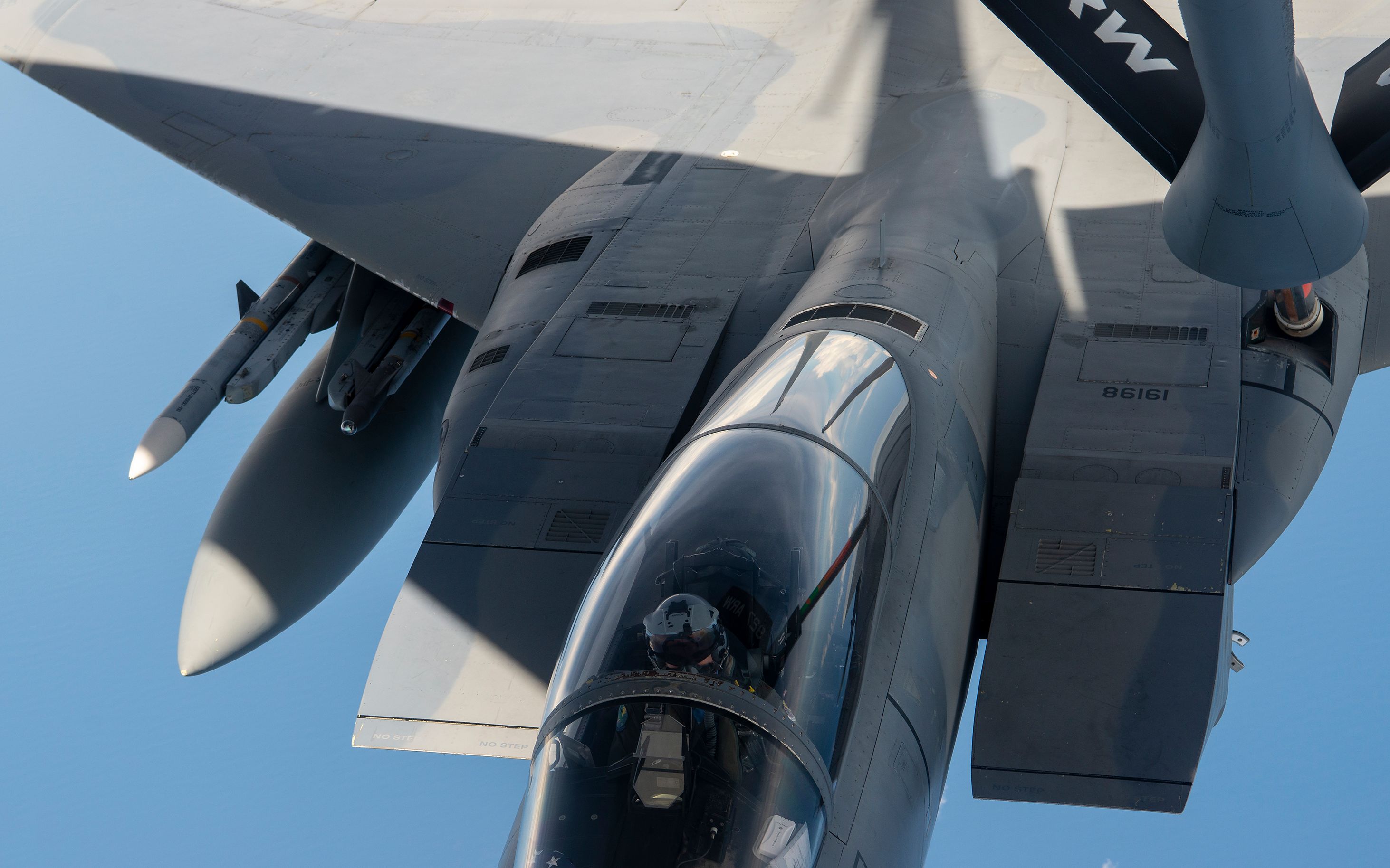 佛罗里达州国民警卫队第125战斗机联队的f-15c进行空中加油以保护猎鹰