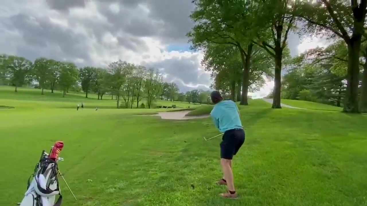 [图]Stuck With The Tkachuks Week 6 Challenge - Fore! Matthew & Brady Hit The Links