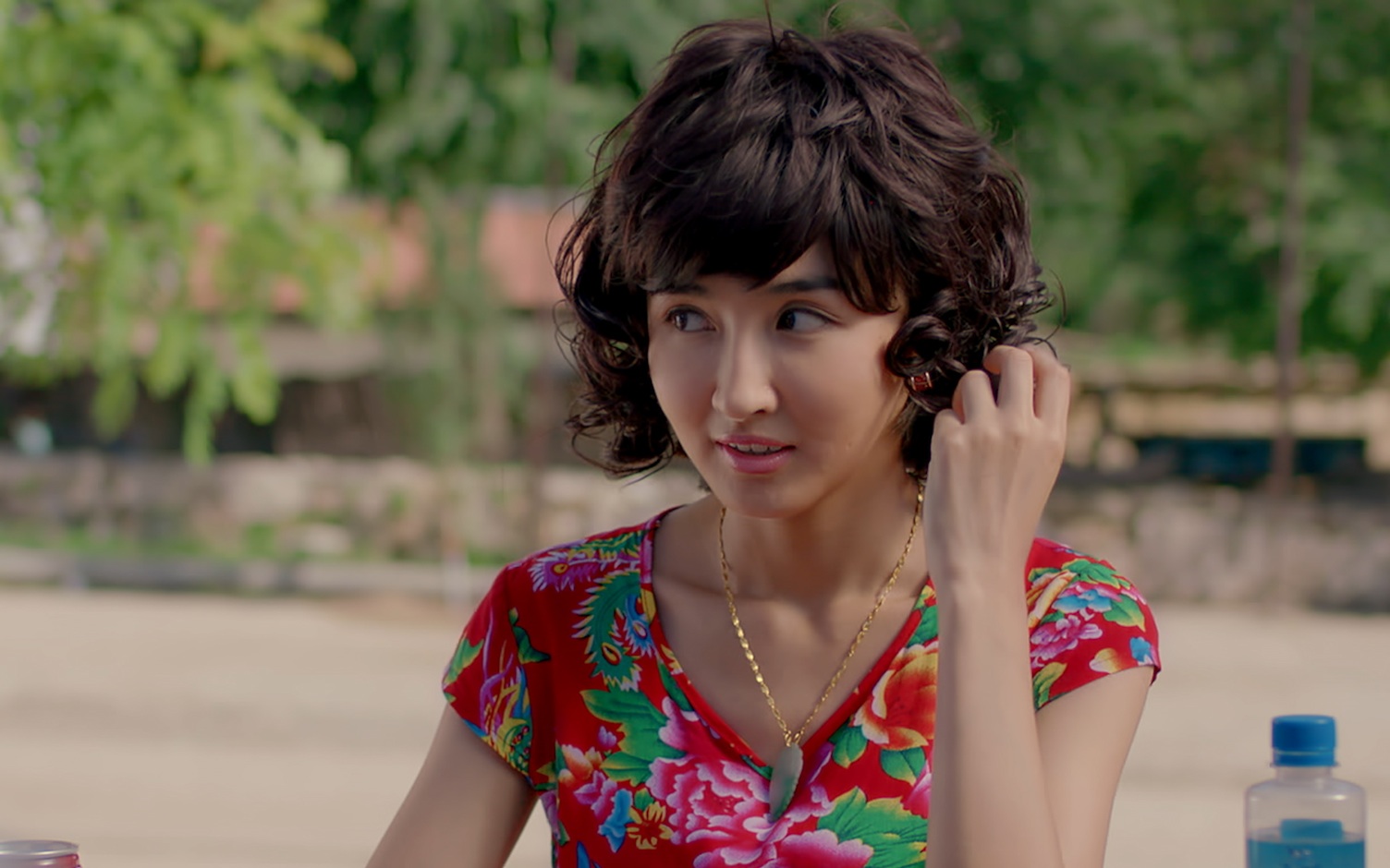 村长体验高科技产品vr眼镜,结果暴露了自己和小寡妇的秘密