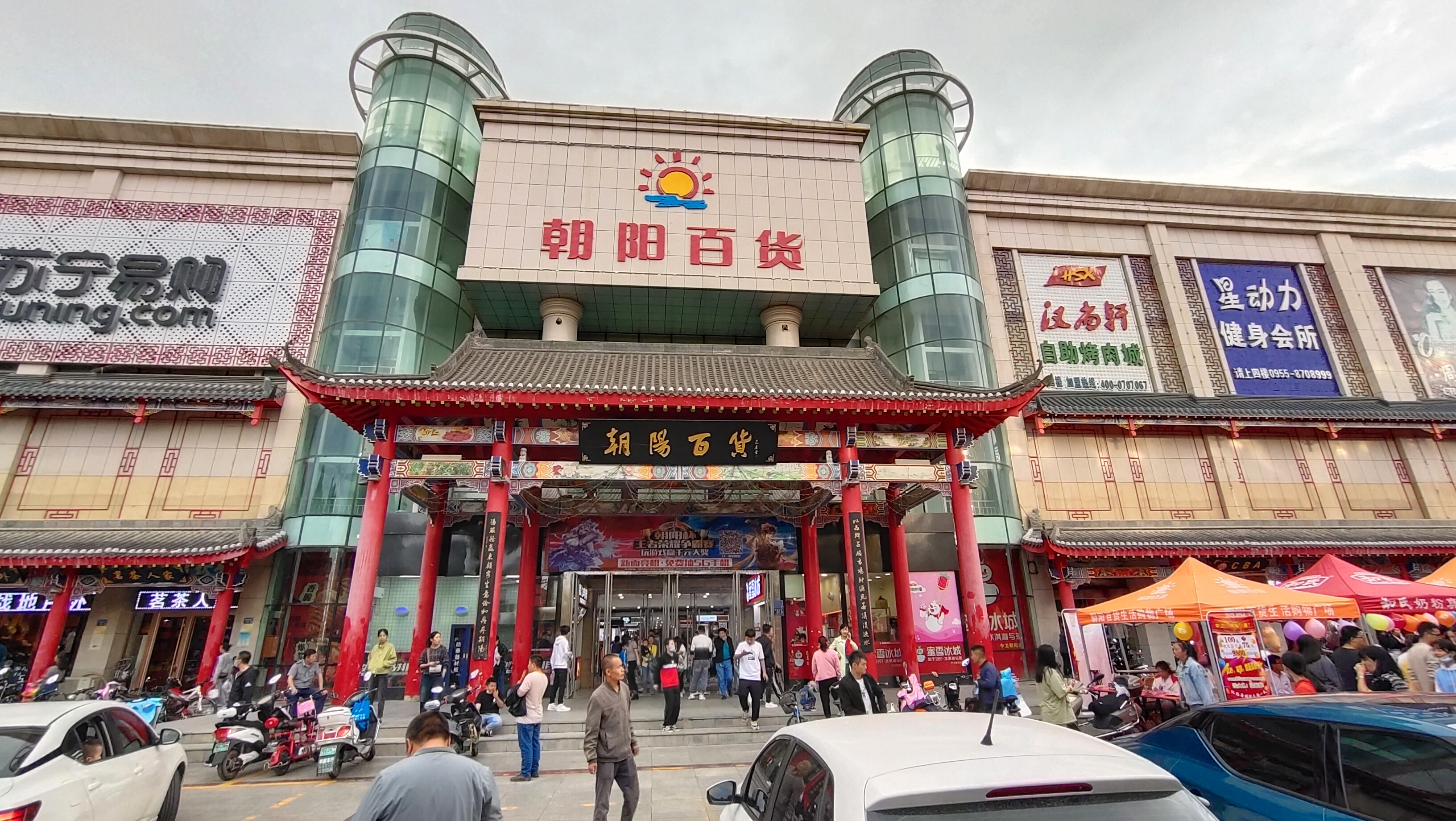 三哥探寻宁夏中卫,老城区朝阳百货,人山人海犹如三十年前的家乡