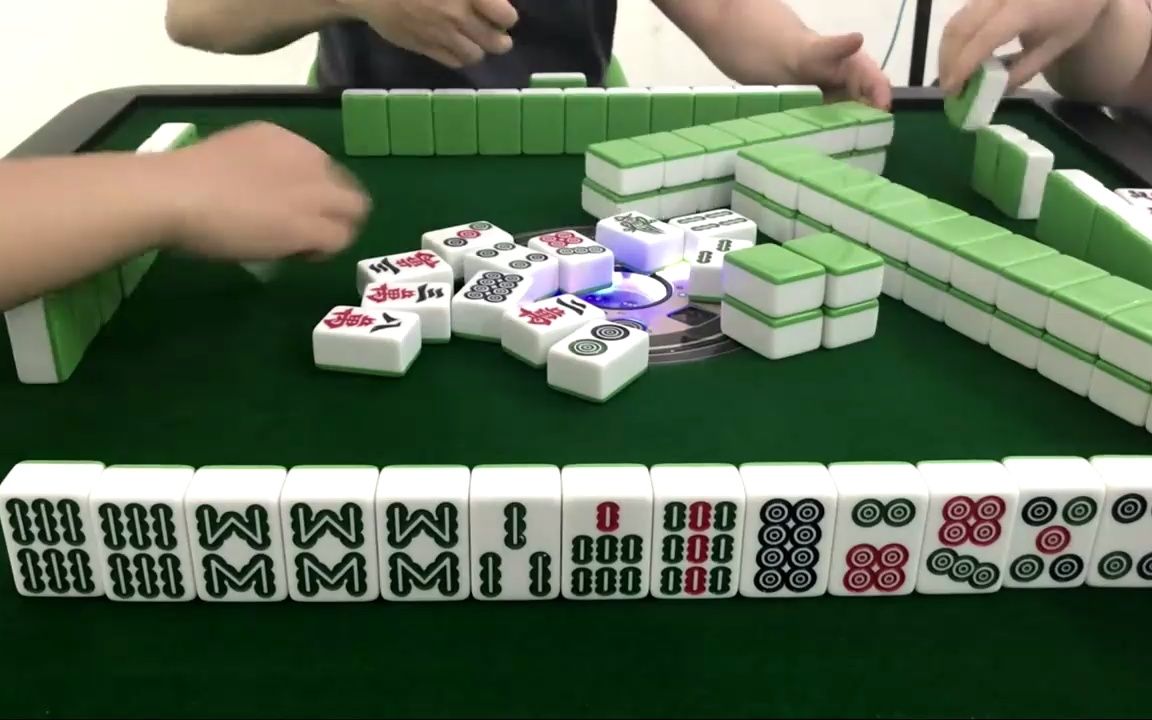 四川麻将:"错打五万把小枫推向万丈深渊"连挨两个极品