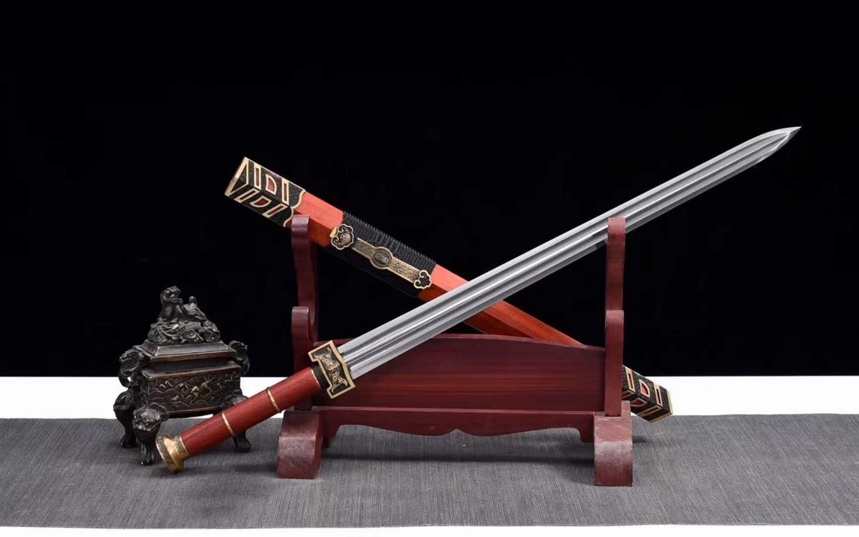 经典红木如意汉剑高性能花纹钢