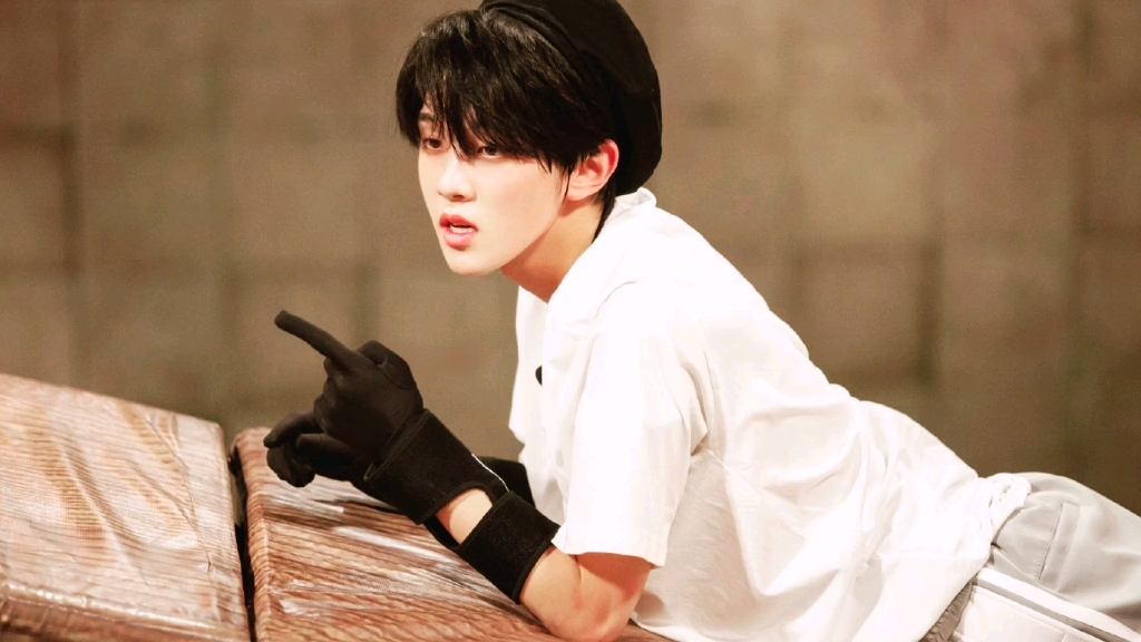 张星特蝴蝶泉边