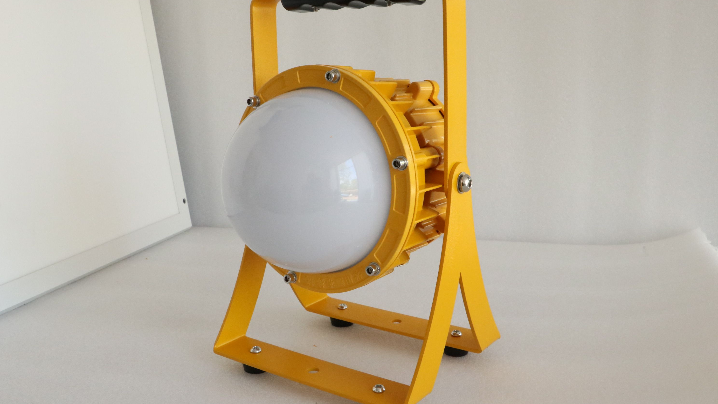 Side view of HOWO Work Lamp