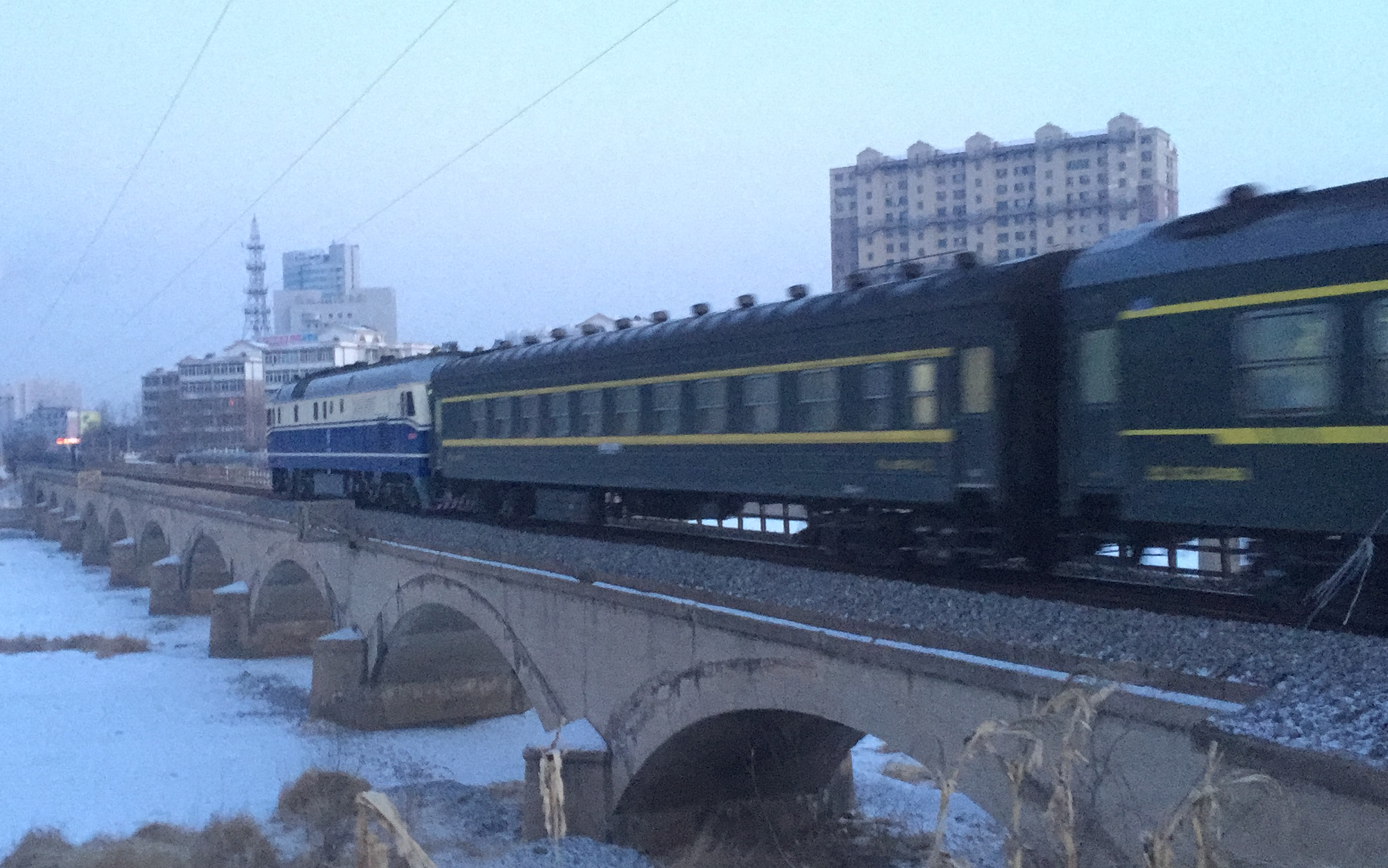 24】沈局梅段df110048-k7572通过四梅线82km大桥_哔哩哔哩 (゜-゜)つ