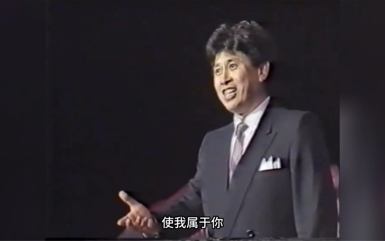 1989年＂在浮动的国土上文艺晚会＂上,程志独唱《你是我心中的快乐》哔哩哔哩bilibili