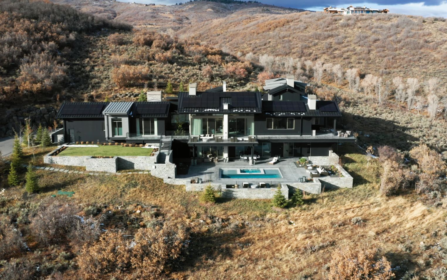 【豪宅赏析】坐落在自然保护区的现代山地别墅