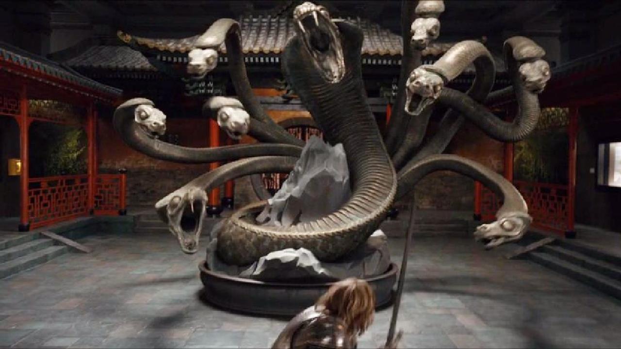 男子来到博物馆探险,意外惊醒了上古恶兽九头妖,这下麻烦大了