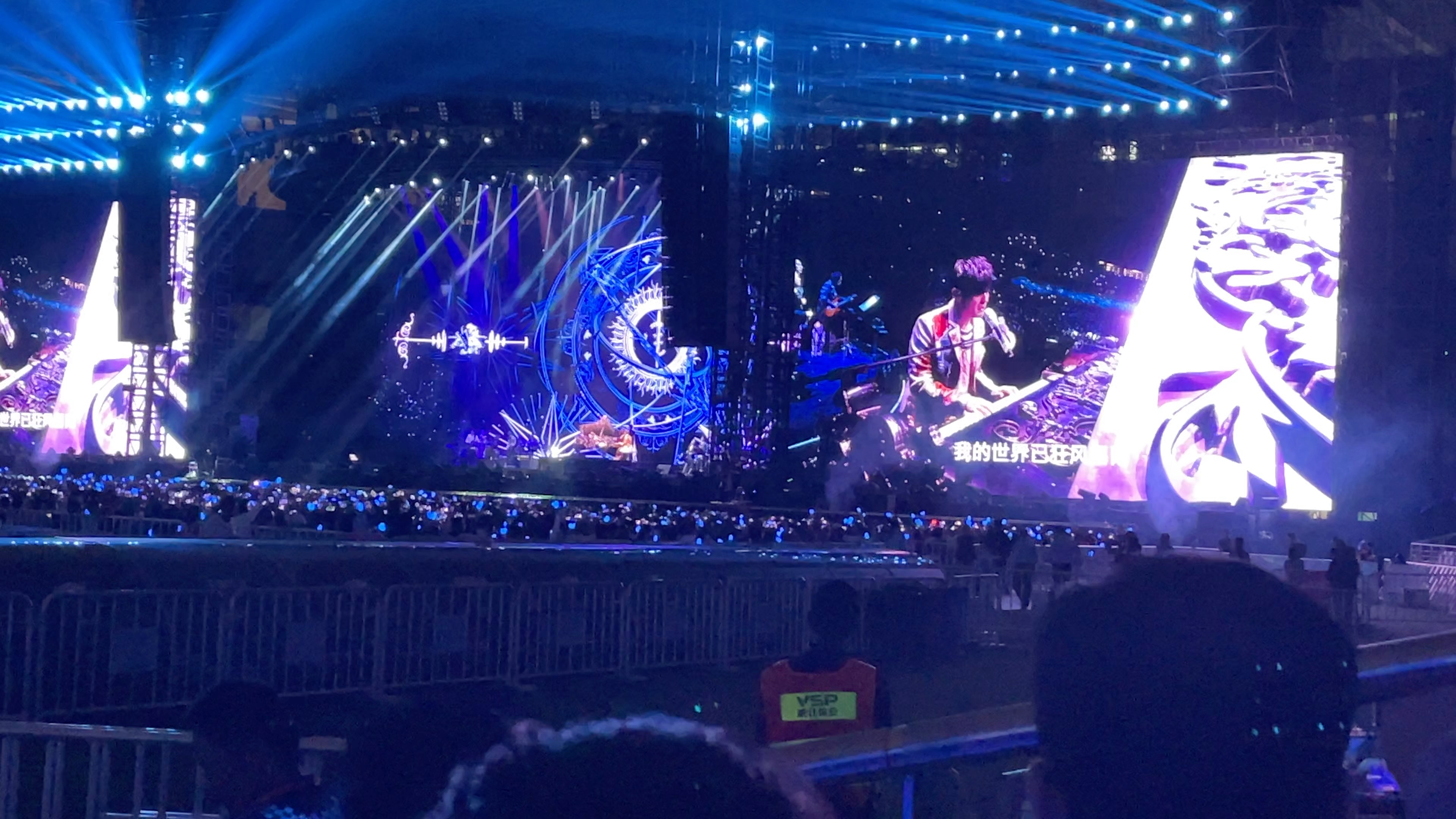 10.13上海周杰伦演唱会-龙卷风
